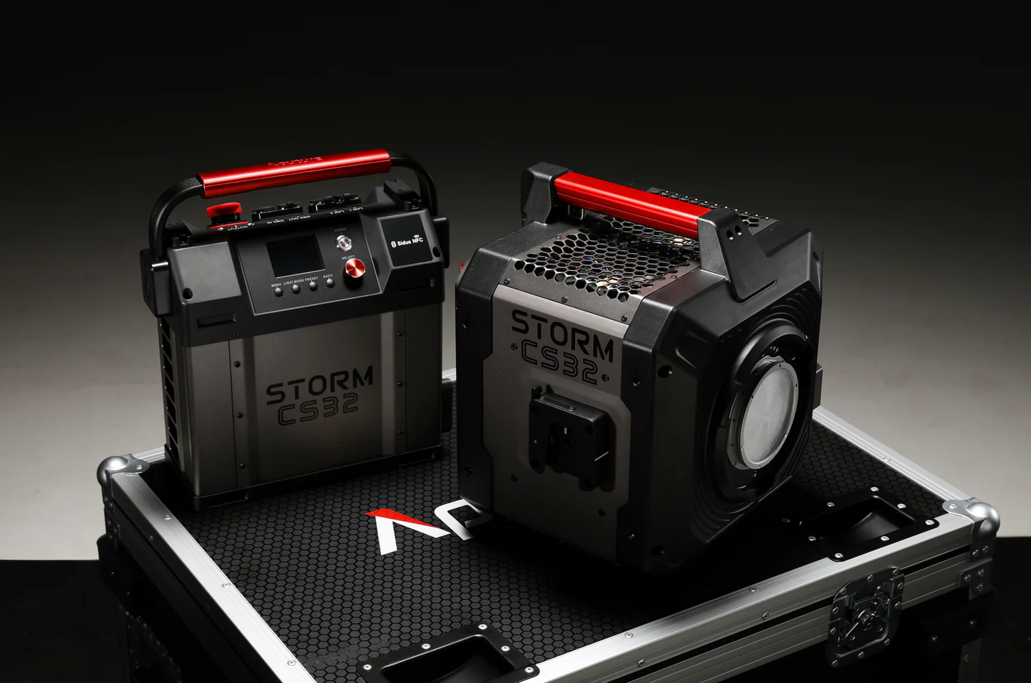 Aputure STORM CS32 Tunable Color LED Monolight (Flight Case Kit)