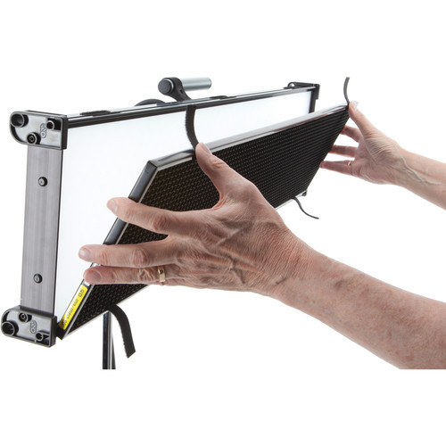 Kino Flo - DIV-L21XCU - Diva-Lite 21 LED DMX Center Mount, Univ (Includes Center Mount Fixture, Louver 90°, Baby Receiver (16mm)
