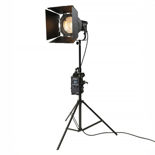 Nanlite Forza 300B II Bi-Color LED Spotlight, FL-20G Fresnel, and Rolling Padded Case Kit