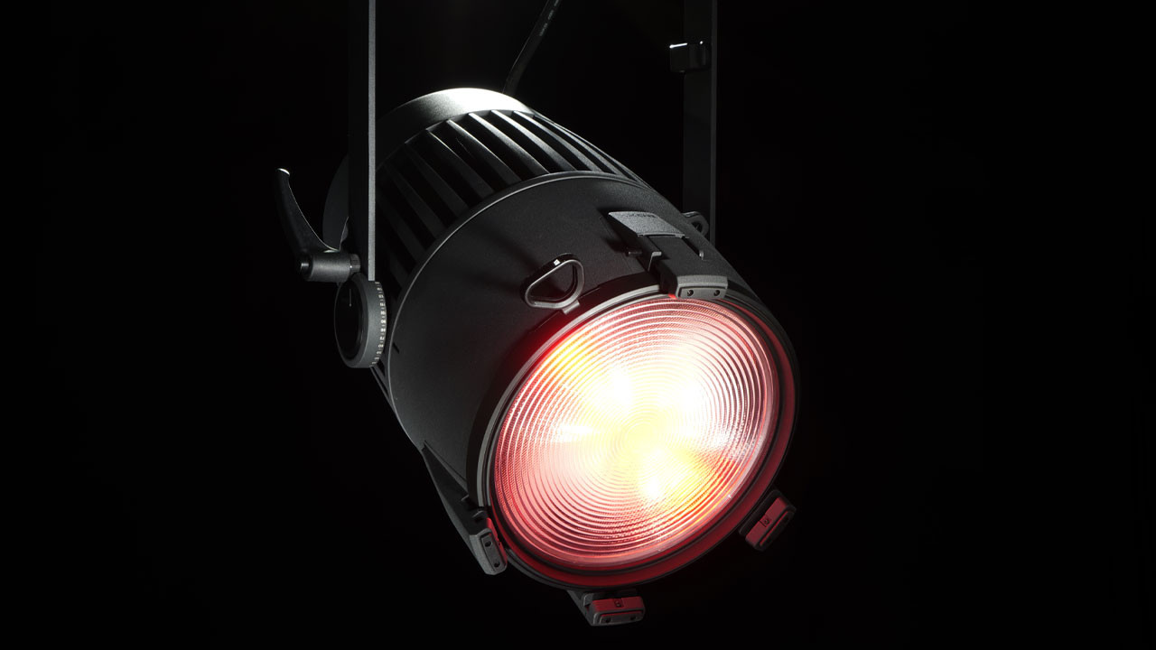 ROXX E.SHOW MAXX TW+ (black)
800w RGBALC LED, TLCI 99, CRI 97
BLE, CRMX, IP65, 100-260v
*does not include omega bracket or lens