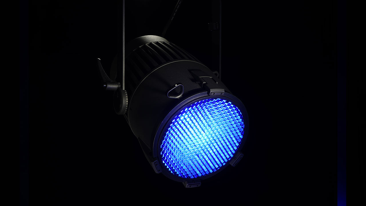 ROXX E.SHOW MAXX TW+ (black)
800w RGBALC LED, TLCI 99, CRI 97
BLE, CRMX, IP65, 100-260v
*does not include omega bracket or lens
