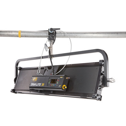 Kino Flo Diva-Lite 31 LED DMX, Yoke, w/ 90º Louver