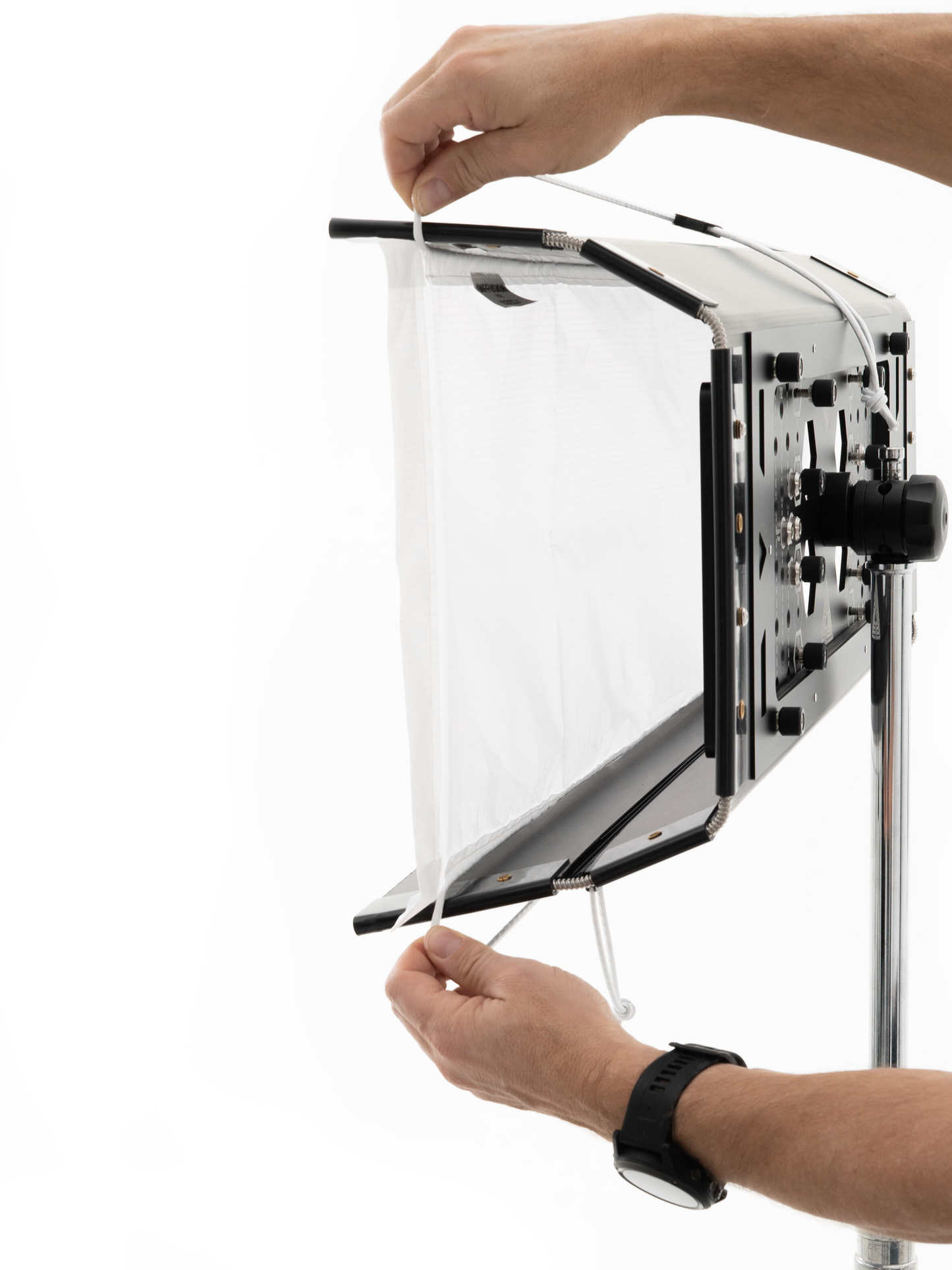 SNAPGRID®  50° Ossium Shell 2ft 2Bank for Quasar Science including half grid cloth diffusion and storage bag