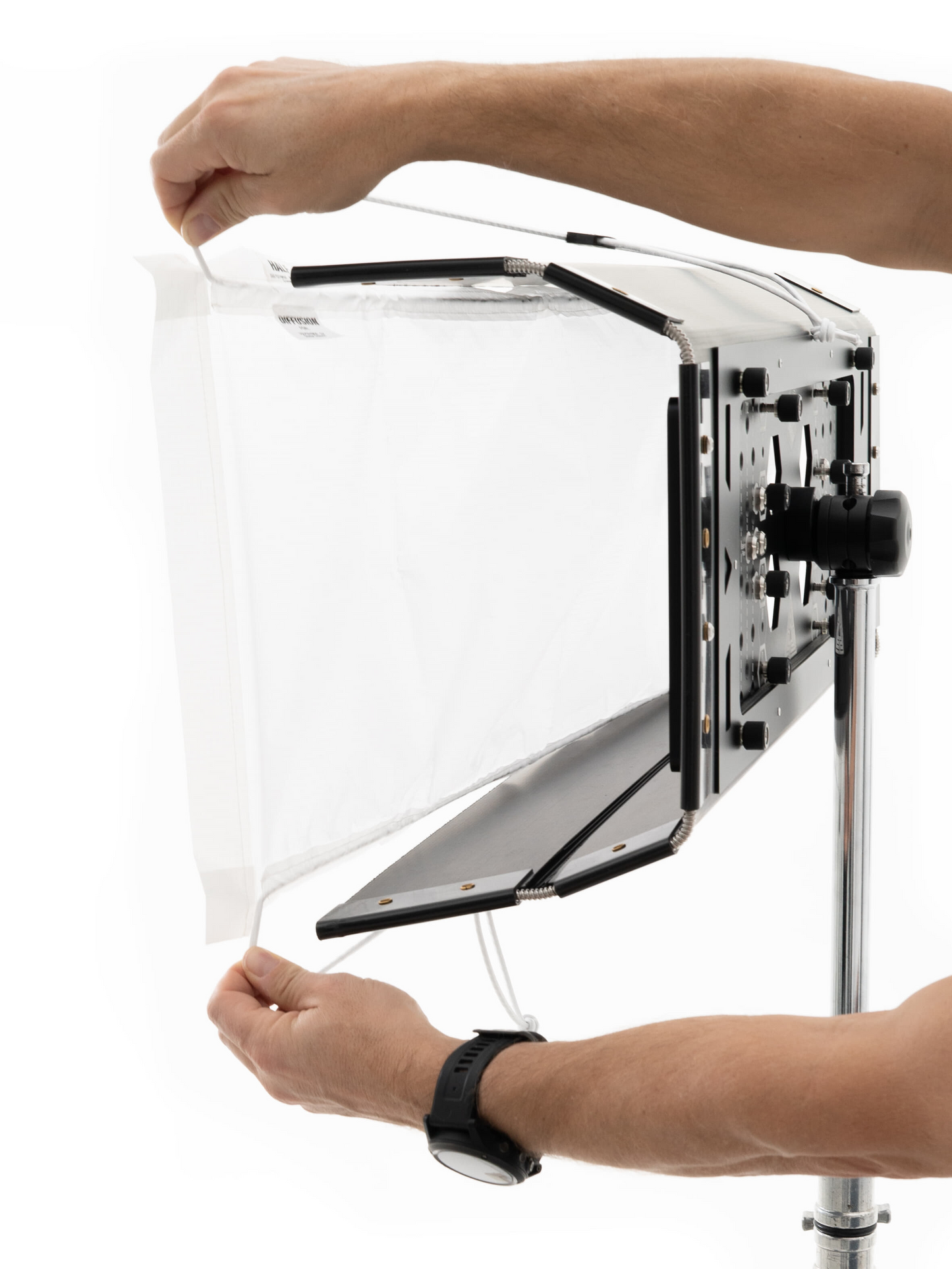 SNAPGRID®  50° Ossium Shell 2ft 4Bank for Quasar Science including half grid cloth diffusion and storage bag